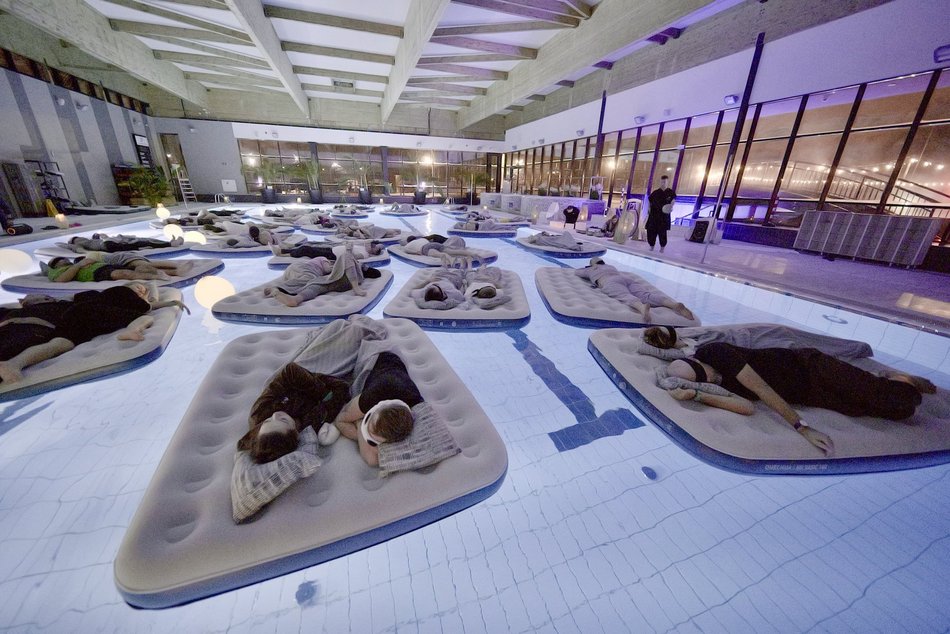 Łódź. Walentynkowy relaks w Aquaparku Fala w Łodzi przy dźwiękach mis tybetańskich