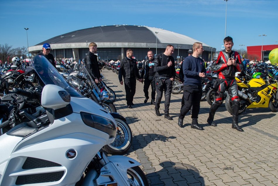 Parada motocyklistów przejechała ulicami Łodzi. Sezon rozpoczęty! Byłeś?