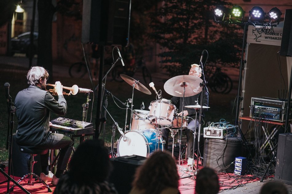 Łódź. Piotrkowska Kameralnie. Duet BLED wystąpił w pasażu Rubinsteina w Łodzi