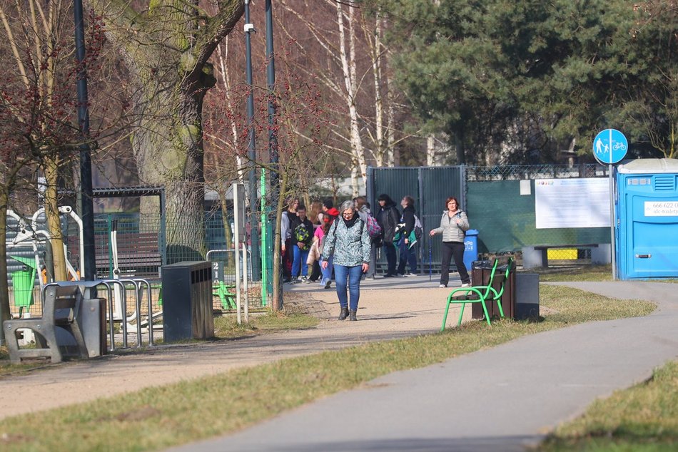 Łódź. Łódź budzi się do życia! Łodzianie i turyści tłumnie korzystają z pierwszych dni wiosny