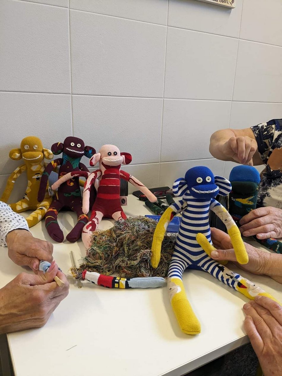Seniorki z Łodzi uszyły maskotki dla chorych dzieci