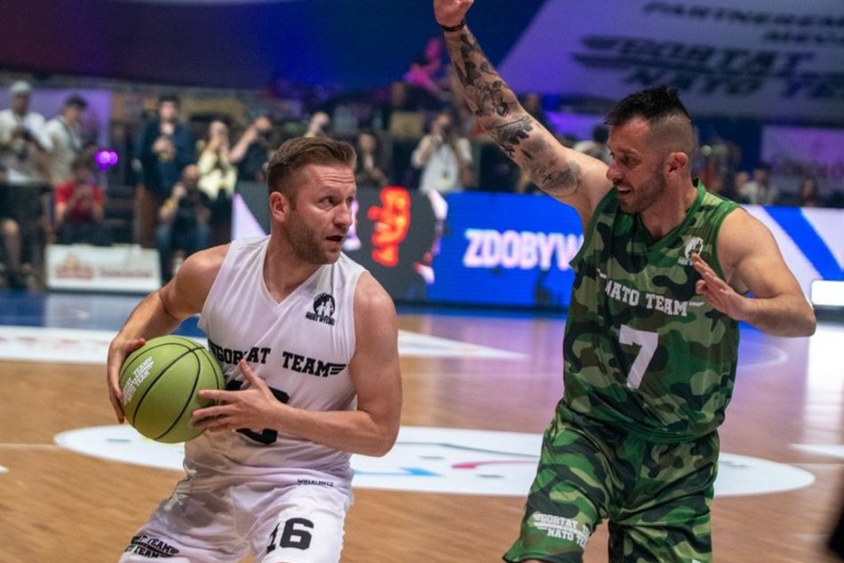 Mecz Gortat Team vs NATO w Łodzi. Czołgi, płomienie i masa sportowych emocji!