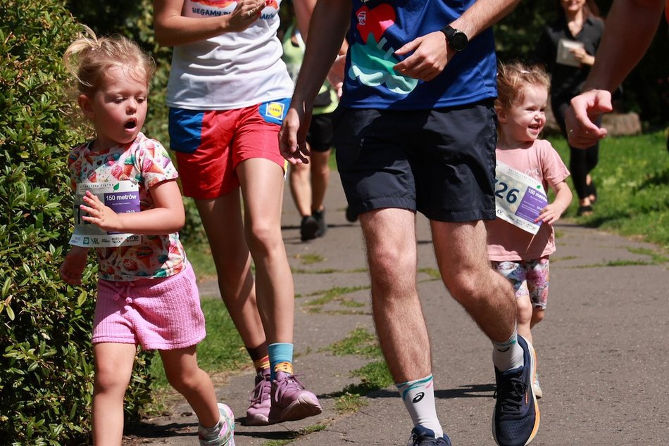 Łódź. Botaniczna Piątka w Ogrodzie Botanicznym w Łodzi. Biegowe emocje i pozytywna energia