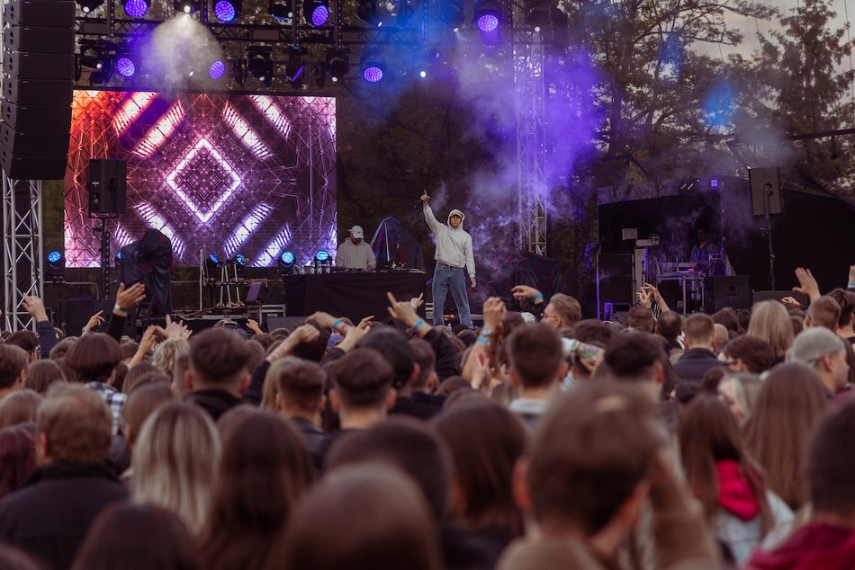 Łódź. Juwenalia 2025 w Łodzi. Tymek i Happysad zagrali na Lumumbowie!