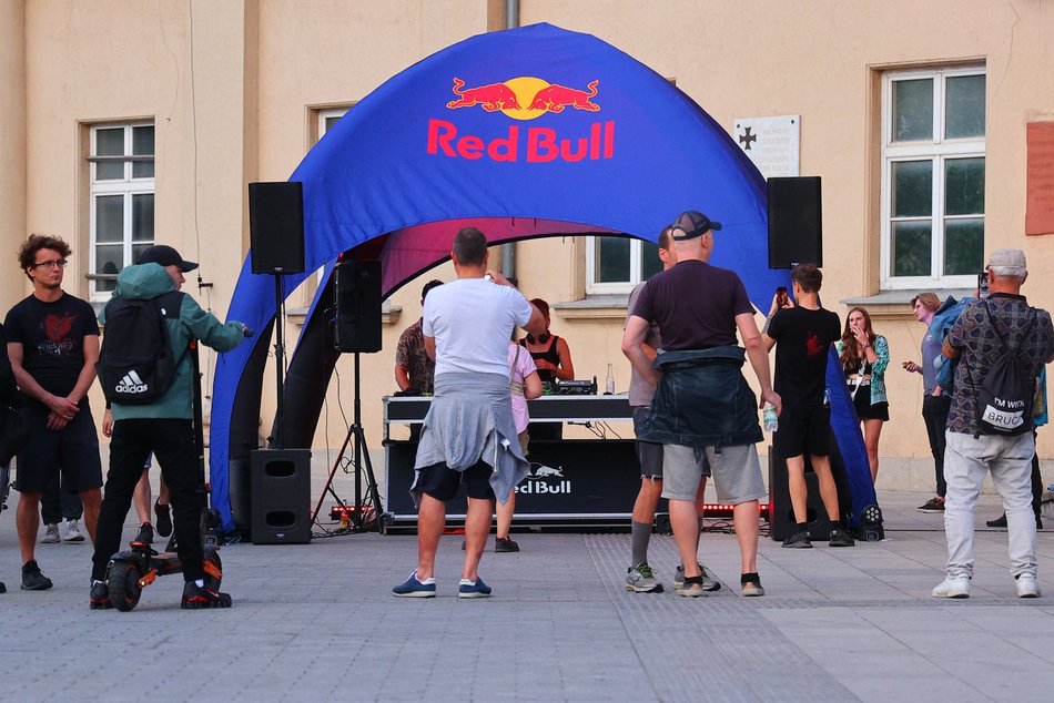 Pierwszy dzień 602. Urodzin Łodzi. Technobus, DJ na placu Wolności i impreza przy Stajni Jednorożców!