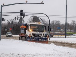 Zima w Łodzi nie odpuszcza. Drogowcy pracowali w nocy, by zapobiec gołoledzi!