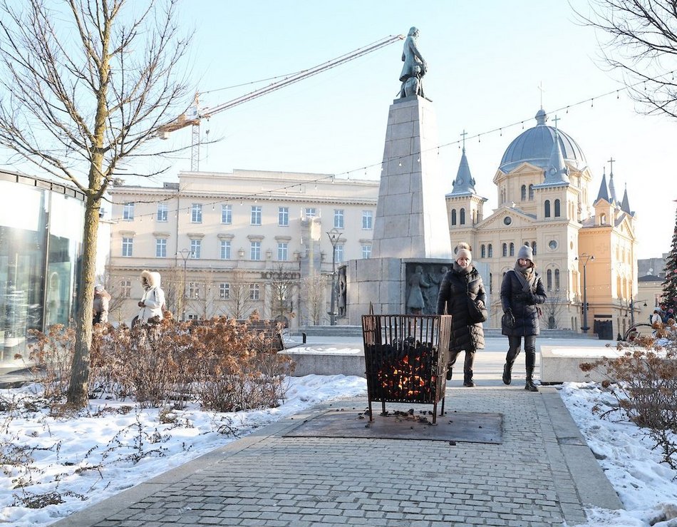 Łódź. Koksowniki na ulicach miasta
