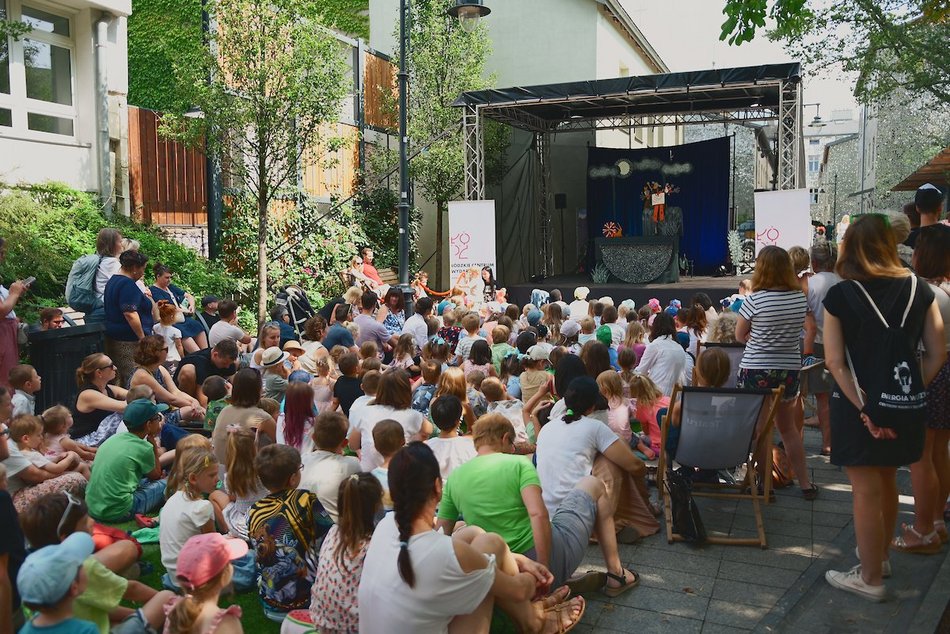 Łódź. Baśniowa Piotrkowska w Łodzi. Magiczny teatr zachwycił najmłodszych widzów