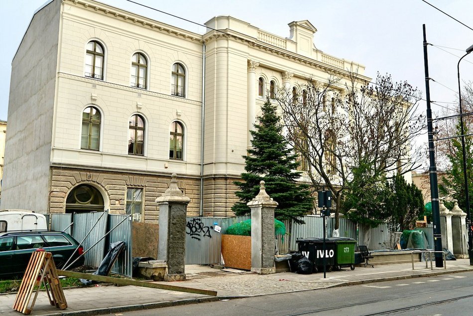 Łódź. Remont IV Liceum Ogólnokształcącego w Łodzi dobiega końca