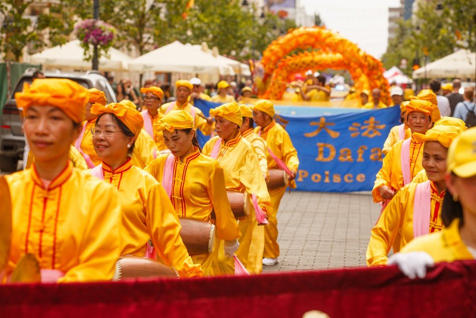 Chińska parada Falun Dafa na ul. Piotrkowskiej