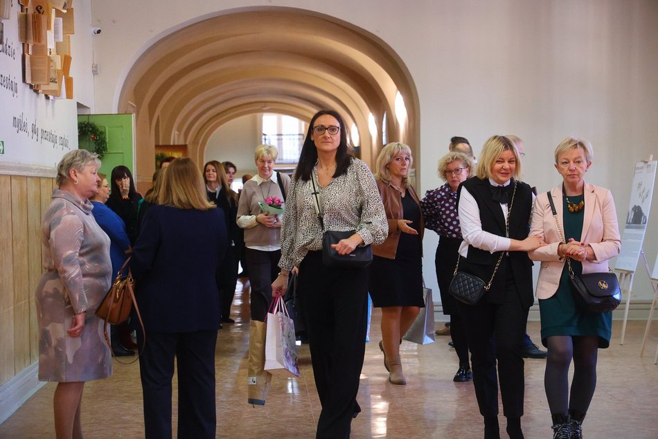 Łódź. Jubileusz w Szkole Podstawowej nr 42 w Łodzi. Huczne obchody z okazji 100-lecia