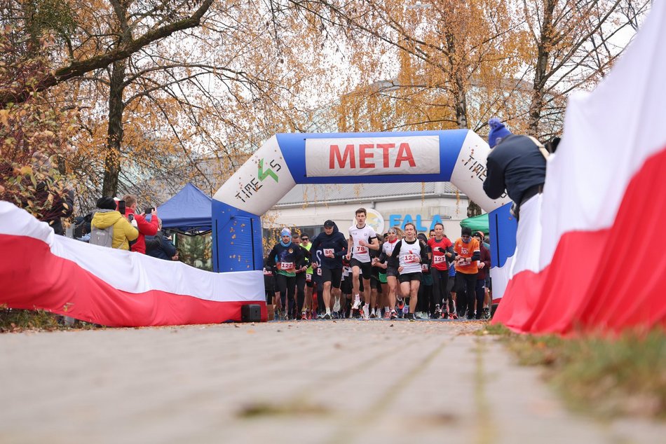 Bieg Niepodległościowa 5 w parku Na Zdrowiu w Łodzi. Odszukaj się w galerii!