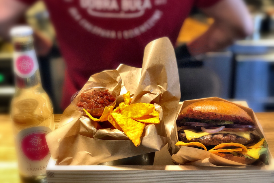 Łódź. Restauracje w Łodzi otwarte po północy. W sam raz na nocny głód!