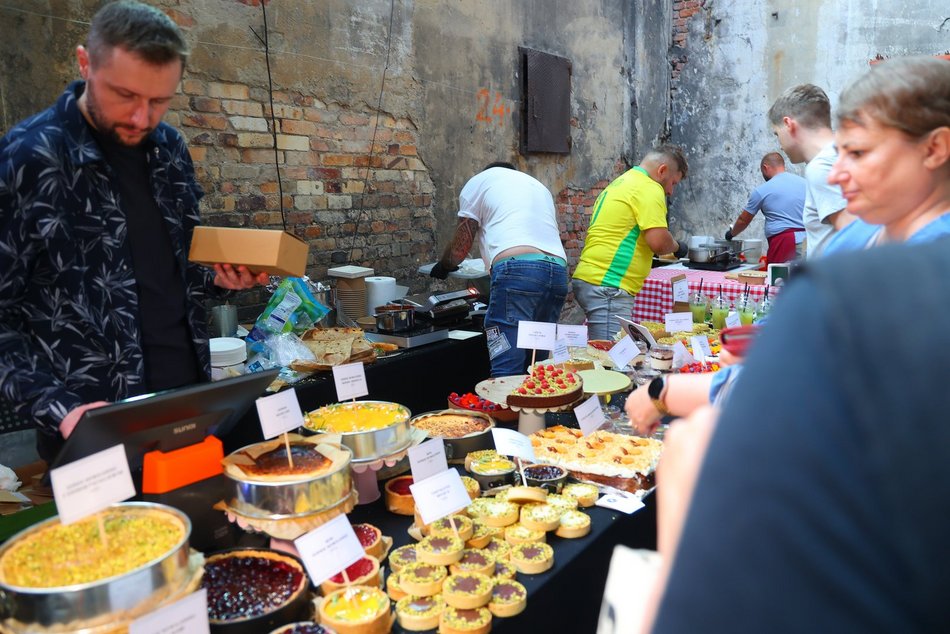 Łódź. Kulinarna odsłona 602. Urodzin Łodzi. Targ Śniadaniowy w Fuzji przyciągnął tłumy!