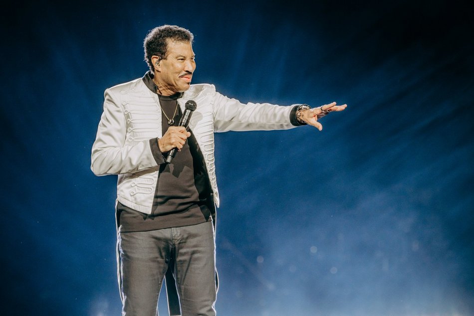 Łódź. Lionel Richie w Łodzi. Ponadczasowe hity porwały publiczność w Atlas Arenie