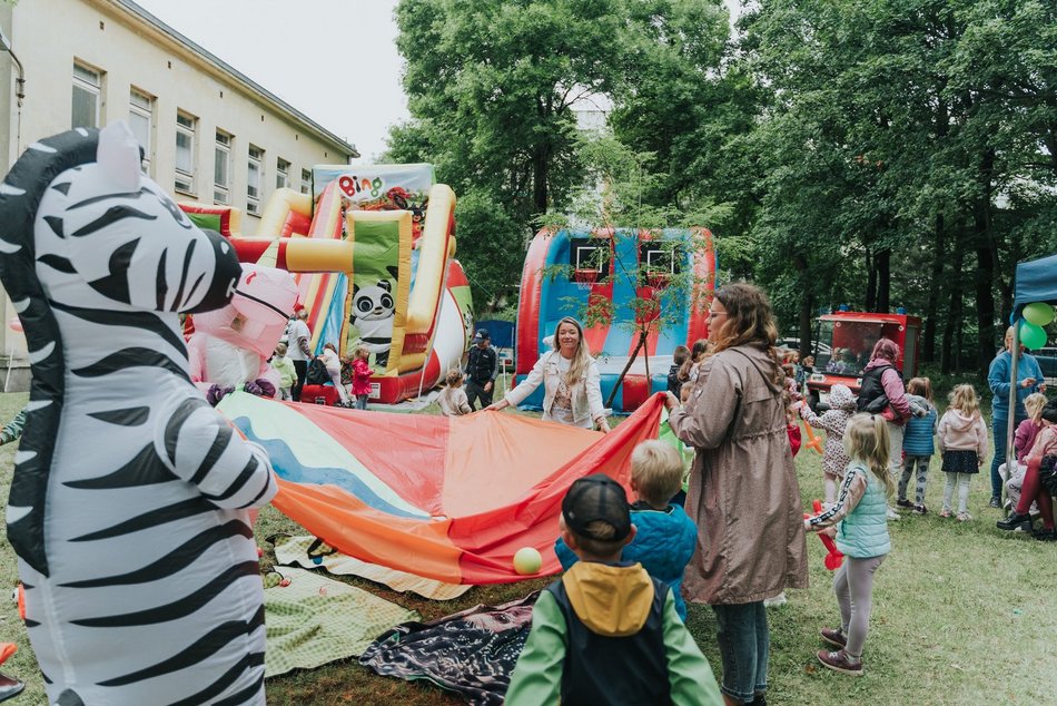 Łódź. „Czwartki na wesoło" z MOPS Łódź. Gry, zabawy, warsztaty, dmuchańce i przekąski