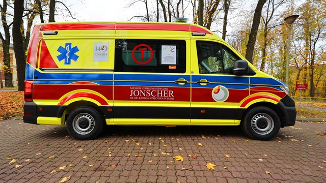 Nowy ambulans dla pacjentów z Łodzi. Szpital Jonschera dostał go od... łodzian [ZDJĘCIA]