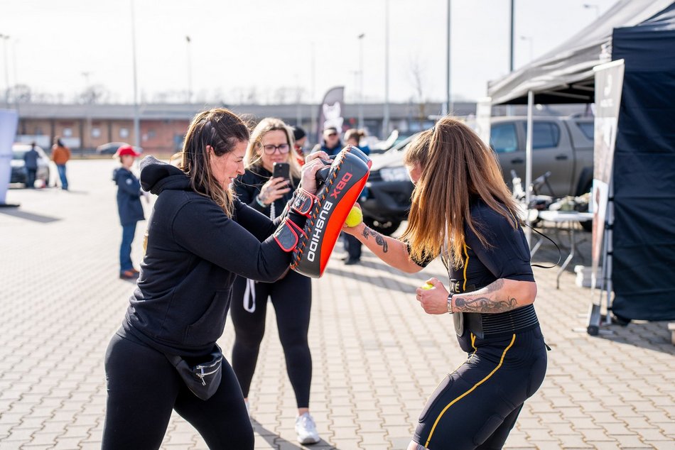 Łódź. Piknik AutoMocne przy Moto Arenie w Łodzi. Masa atrakcji dla każdego na Dzień Kobiet