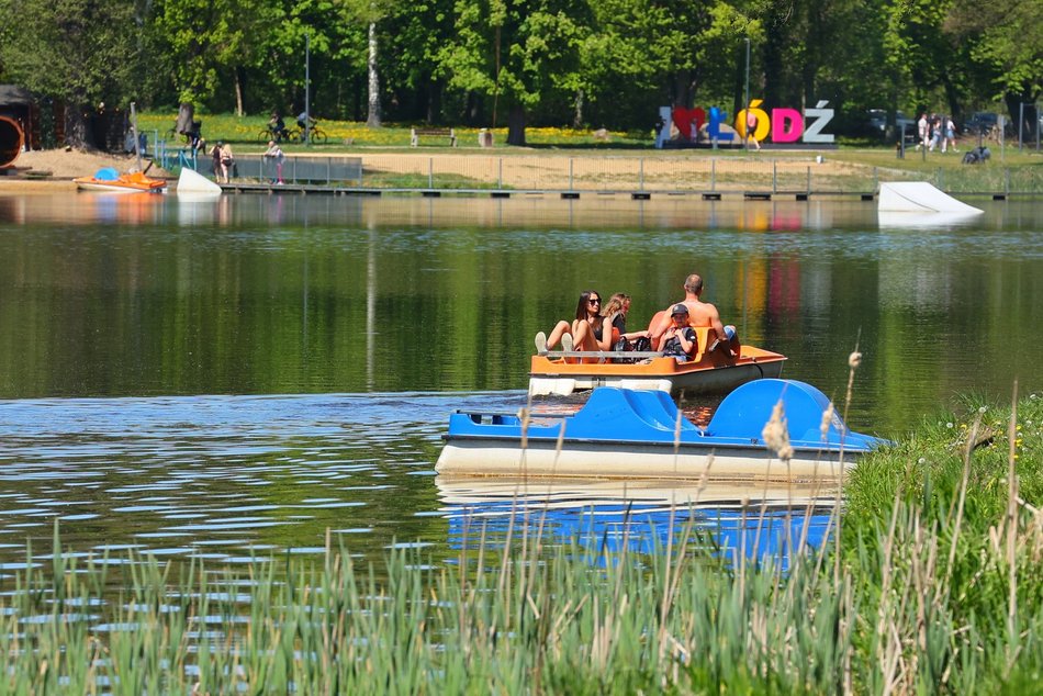 Łódź. Majówka na Stawach Stefańskiego w Łodzi. Słowiańska wioska, rowery wodne i grillowanie