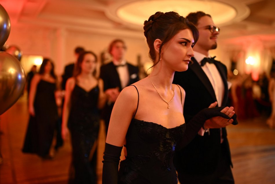 Studniówka III LO w Łodzi. Szyk i elegancja w Białym Pałacu