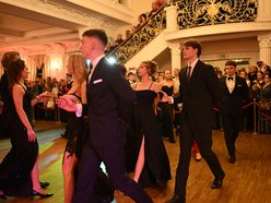 Studniówka III LO w Łodzi. Szyk i elegancja w Białym Pałacu