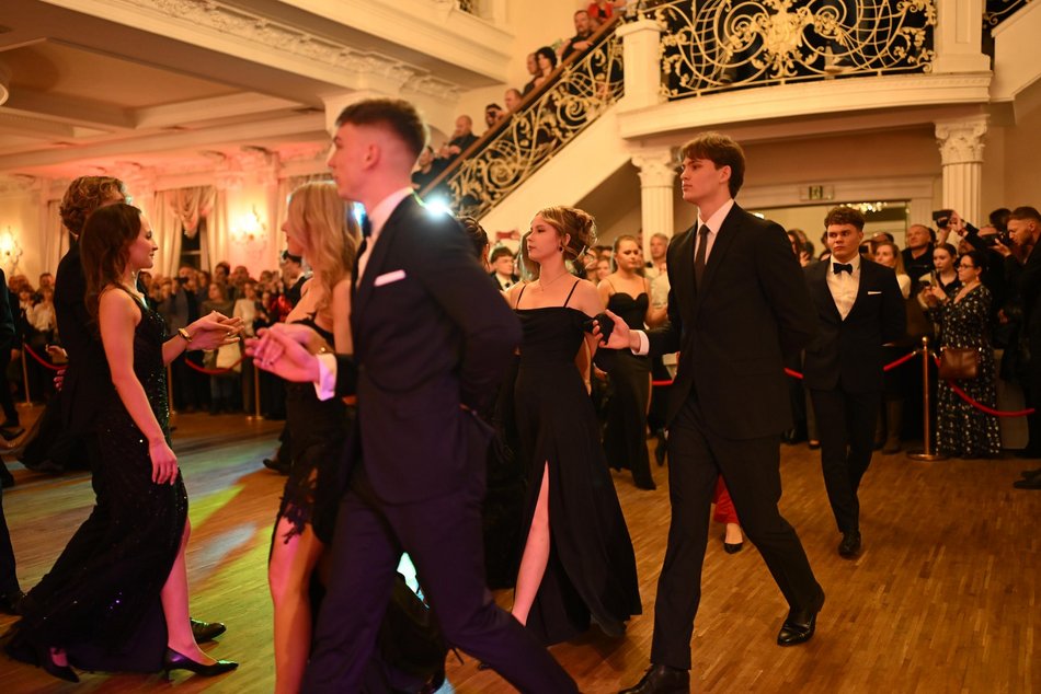 Studniówka III LO w Łodzi. Szyk i elegancja w Białym Pałacu