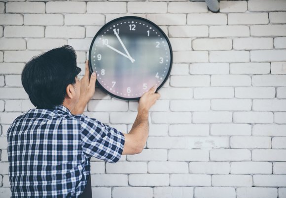 Łódź. Zmiana czasu 2025. Sprawdź, kiedy przestawić zegarki! 