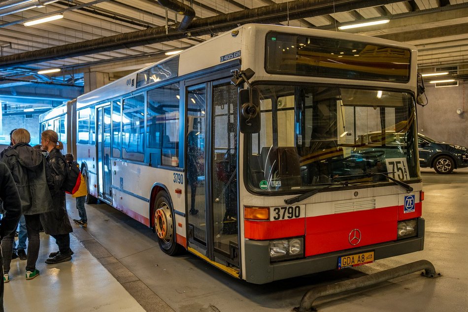 Wielka parada autobusów przejechała ulicami Łodzi