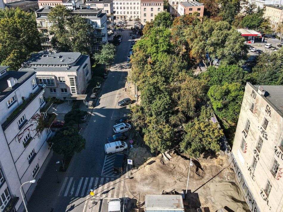 Plac Komuny Paryskiej przechodzi metamorfozę. Koniec z zaniedbanym zaułkiem