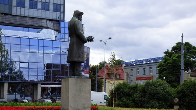 Ile pomników Reymonta jest w Łodzi? Dwa! I to oba przy Piotrkowskiej!