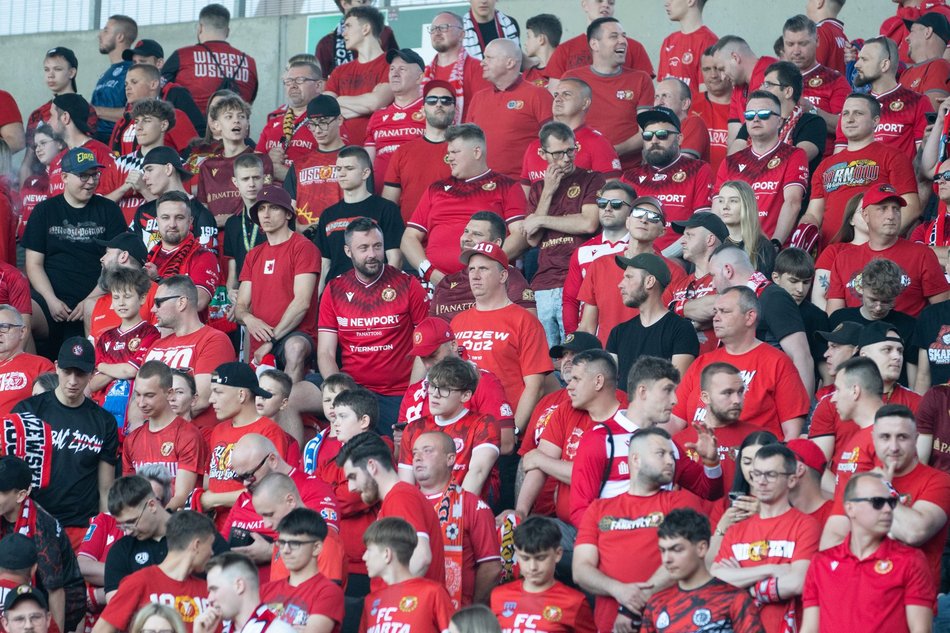 Kibice na meczu Widzewa Łódź z Piastem Gliwice