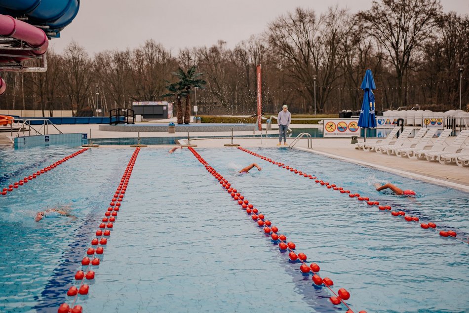 Zimne pływanie w Aquaparku Fala