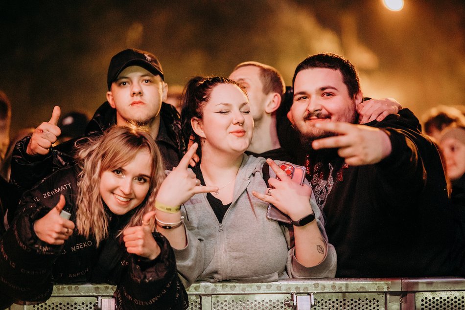 Łódź. Juwenalia 2025 w Łodzi. Pierwsze koncerty na Lumumbowie przyciągnęły tłumy