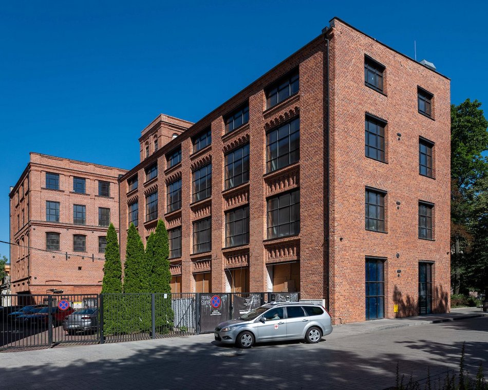 Łódź. Metamorfoza przy placu Komuny Paryskiej w Łodzi. Zabytek z XIX wieku odzyska dawny blask