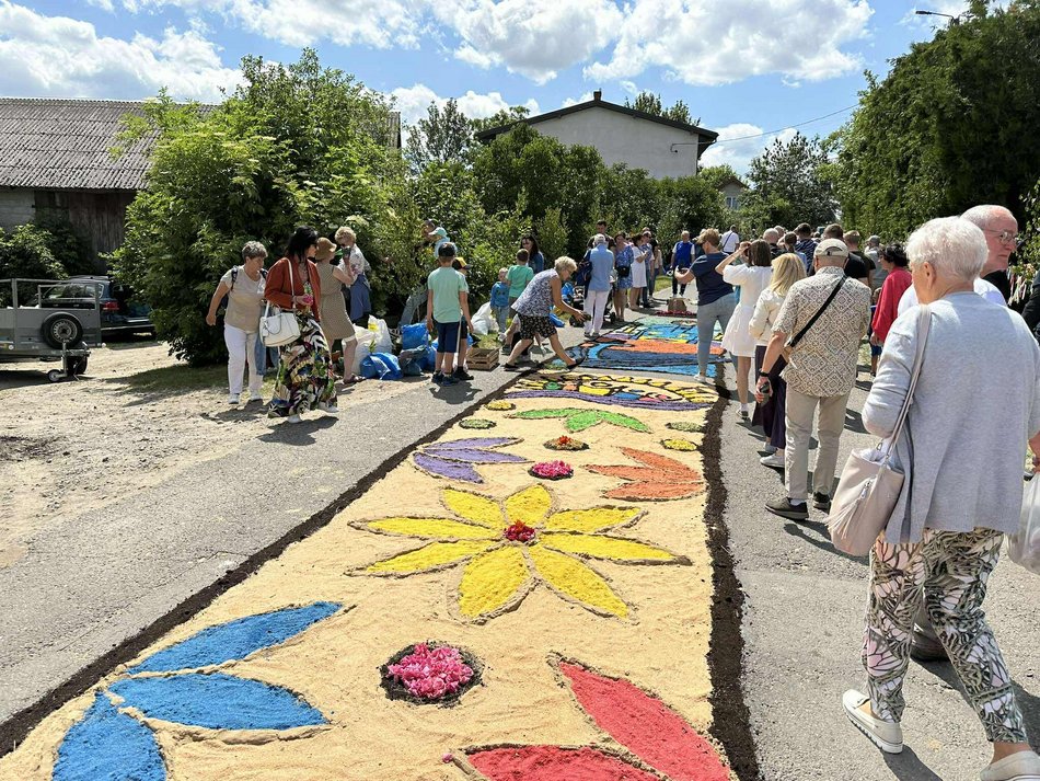 Łódź. Boże Ciało w Łódzkiem. Kwiatowe dywany w Spycimierzu