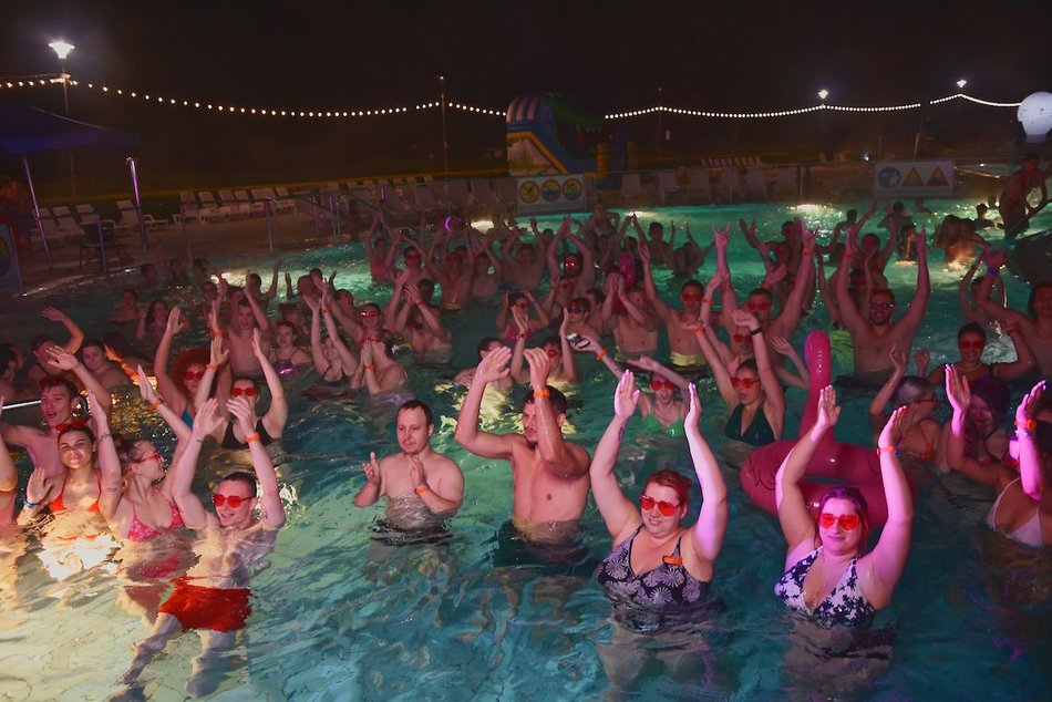 Łódź. Pink Party w Aquaparku Fala. To najbardziej różowa impreza w Łodzi