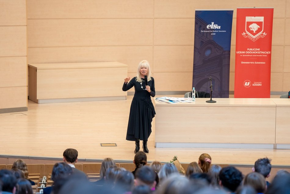 Łódź. Anna Maria Wesołowska na Uniwersytecie Łódzkim. Aula WPiA pękała w szwach