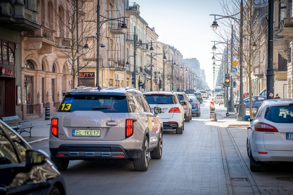 Łódź. Zobacz, jak "Babski Rajd AutoMocne" popędził Piotrkowską w Łodzi!