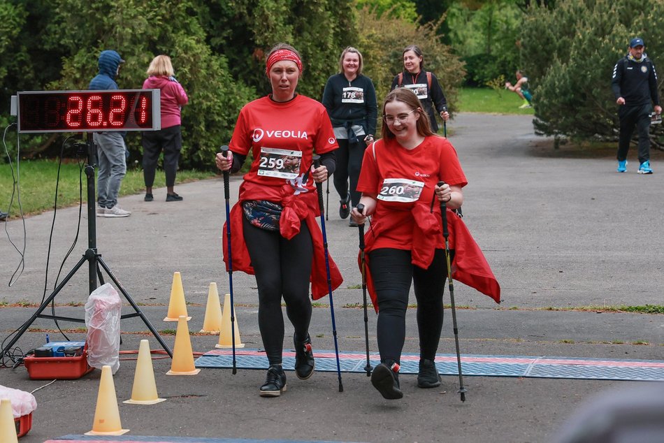 Łódź. Botaniczna Piątka. Setki łodzian pobiegły w Ogrodzie Botanicznym w Łodzi