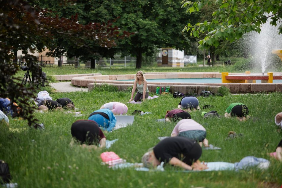 Łódź. Joga w Parku Podolskim w Łodzi. Dobra energia na rozpoczęcie weekendu!
