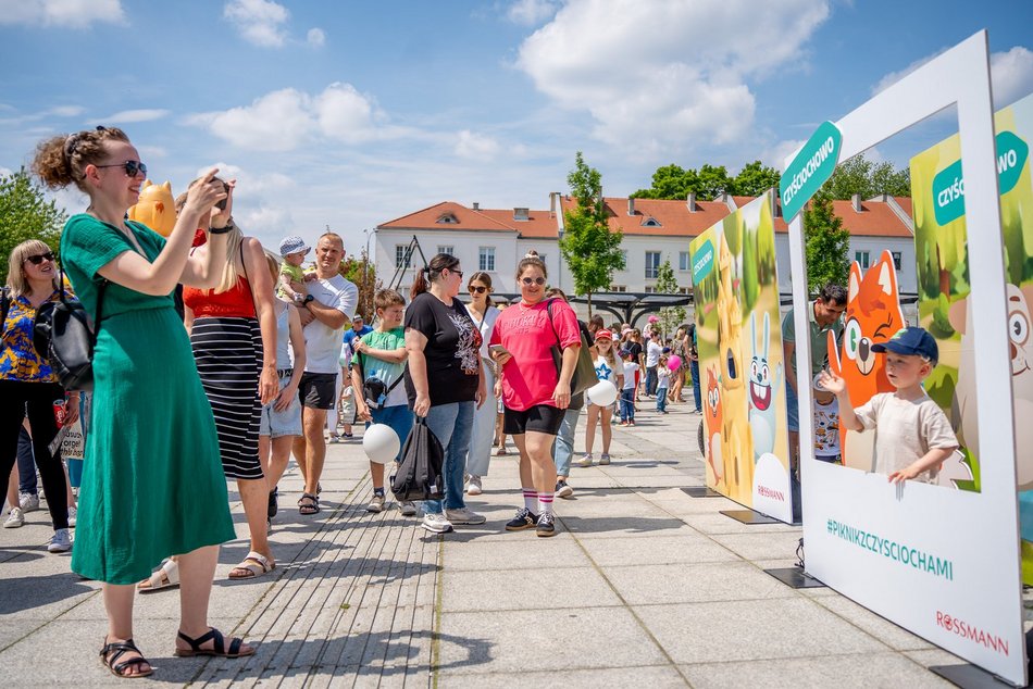 Łódź. Miejski Dzień Dziecka 2025 w Łodzi. Majka Jeżowska, dmuchańce i pokazy [ZDJĘCIA]