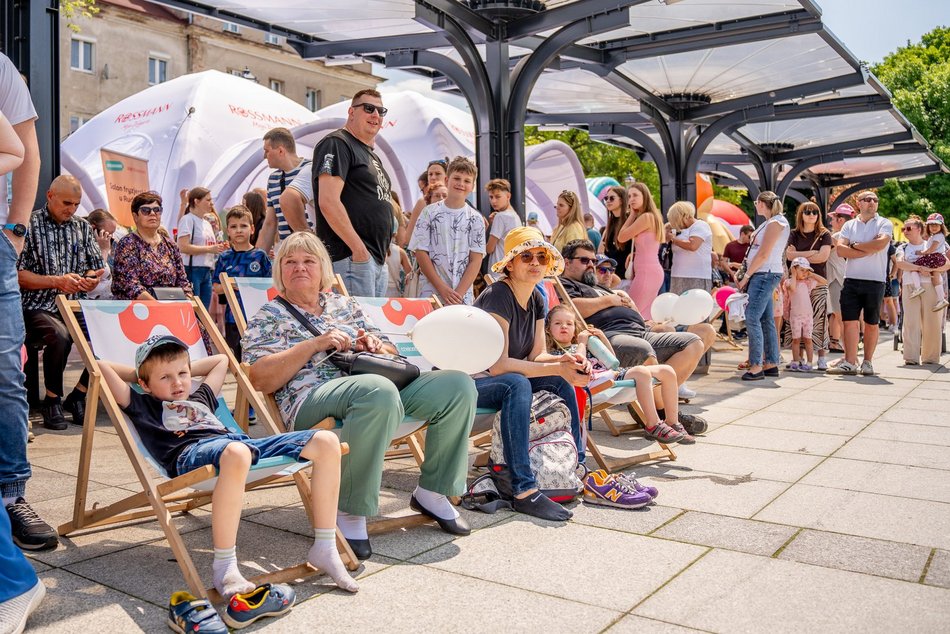 Łódź. Miejski Dzień Dziecka 2025 w Łodzi. Majka Jeżowska, dmuchańce i pokazy [ZDJĘCIA]