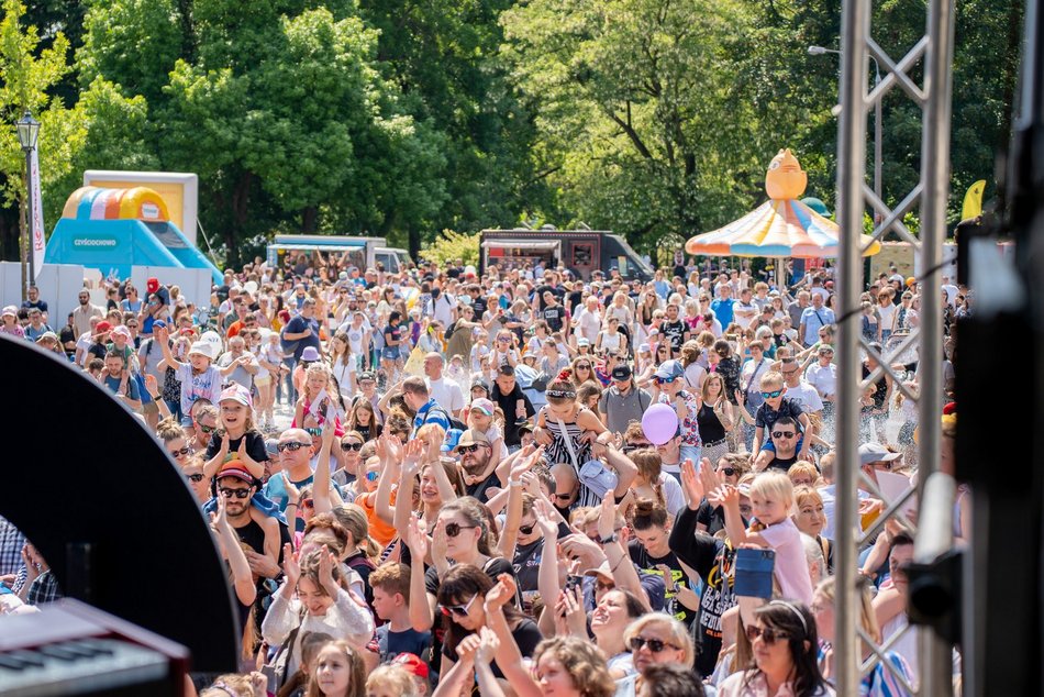 Łódź. Miejski Dzień Dziecka 2025 w Łodzi. Majka Jeżowska, dmuchańce i pokazy [ZDJĘCIA]