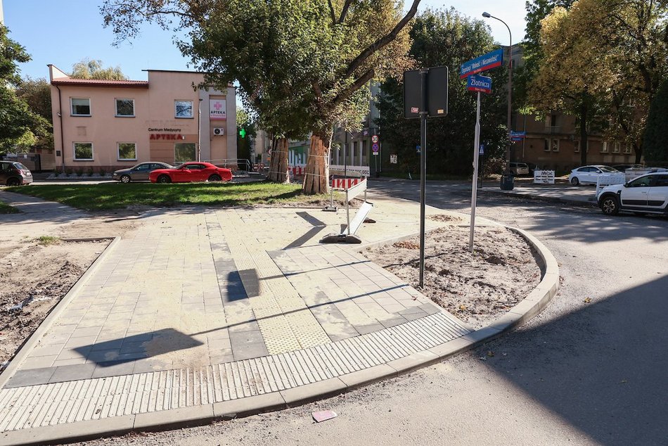 Łódź. Remont Organizacji WiN w Łodzi. Jest już nowa nawierzchnia i chodniki