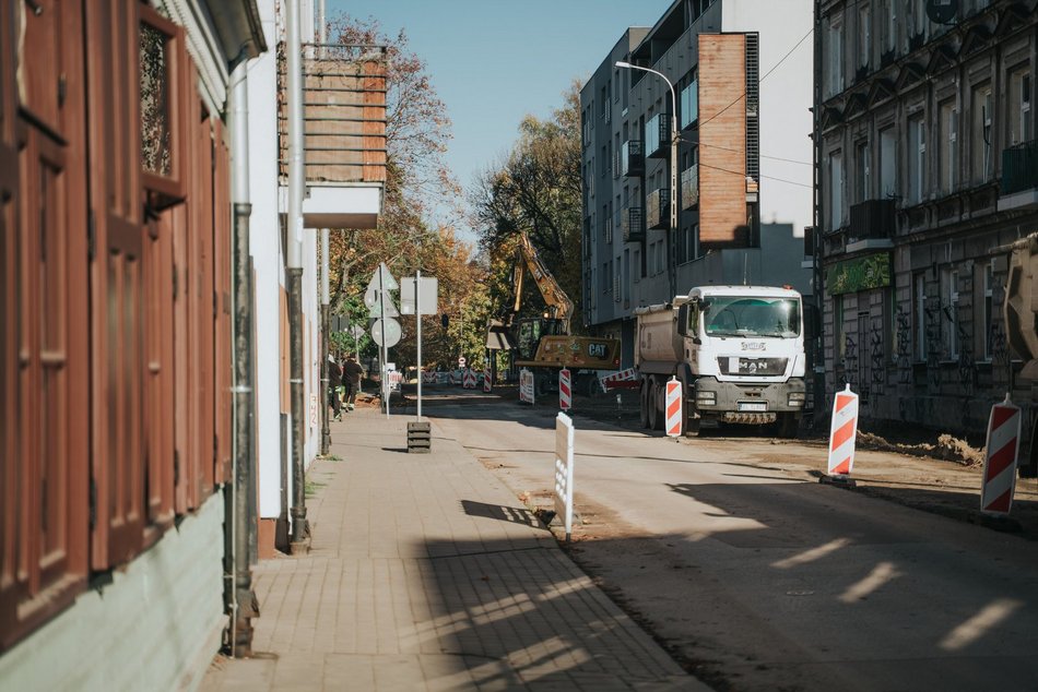Remont Przędzalnianej w Łodzi nabrał tempa. Zerwali już połowę jezdni
