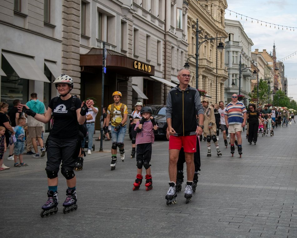 Łódź. Nightskating Łódź za nami. Rolkarze znów opanowali Piotrkowską
