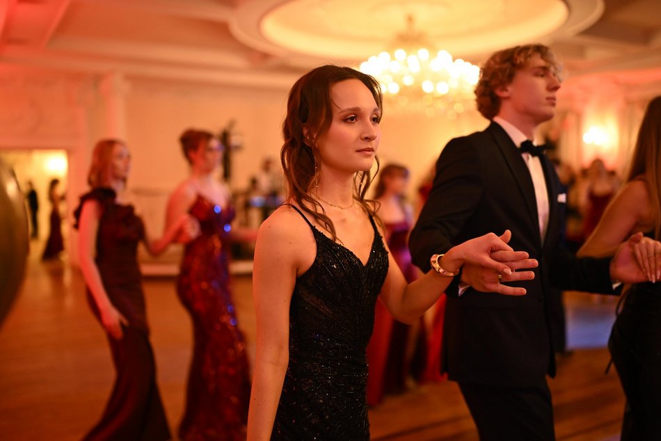 Studniówka III LO w Łodzi. Szyk i elegancja w Białym Pałacu