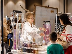 Łódź. Targi kamieni w hali Expo Łódź. Minerały, naturalna biżuteria, rękodzieło i... meteoryty!