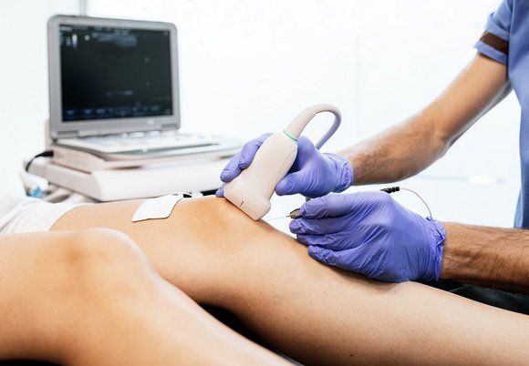 Łódź. Fonoforeza w przychodniach w Łodzi. To ultradźwięki, które leczą ból