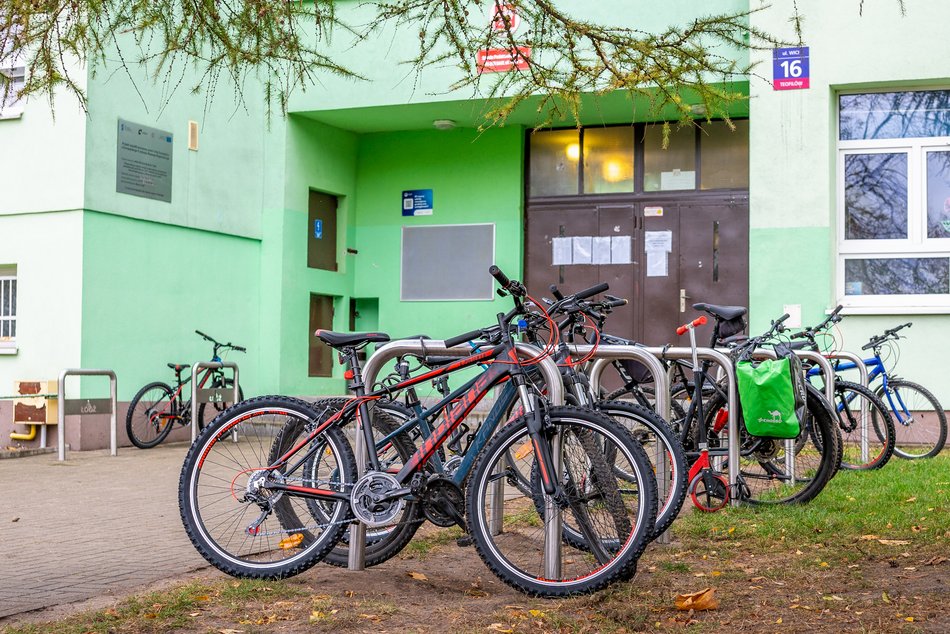 Aż 300 stojaków rowerowych stanie przy szkołach w Łodzi